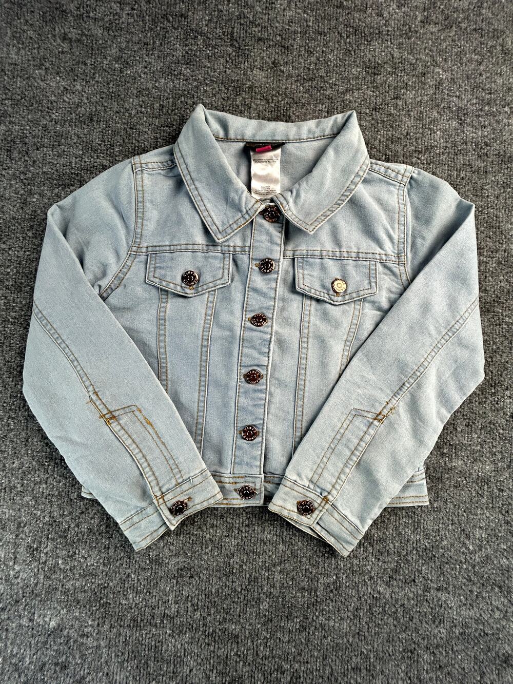 Vince Camuto Girls Size 6 Light Wash Denim Jacket Sequin Heart Back Button Front
